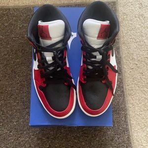 Jordan 1 Mids